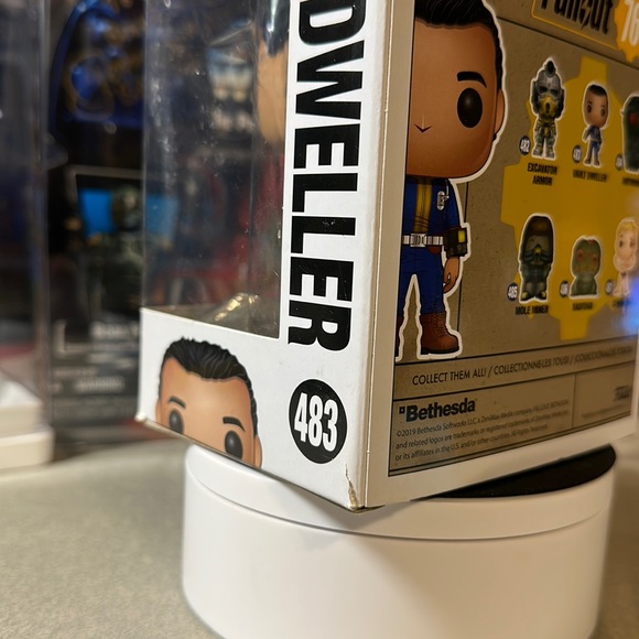 Vault Dweller 483 - Picture 3 of 5